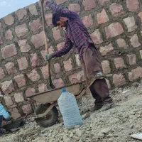 استا بنا دیوار چینی .استخر