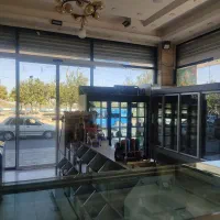 به یک همکار فروشنده و نیروی ساده برای کارگاه قنادی