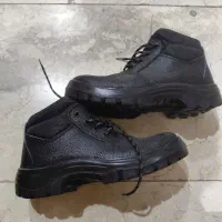 پوتین‌‌چرمی ایمنی‌،سایز۴۱و۴۲نو