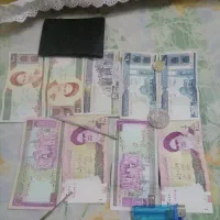 تعدادی اسکناس قدیمی چندتاسکه قدیمی فروشی