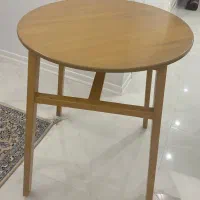 میز چوبی در حد نو