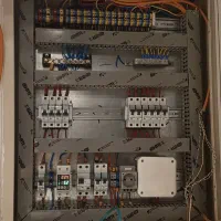 استخدام نیروی برق