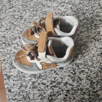 کفش|کیف، کفش، کمربند|برخوار, |دیوار