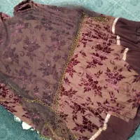 چند دست لباس محلی فروشی