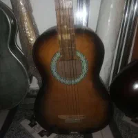 گیتار آکوستیک قدیمی