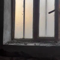 در  وپنجره آهنی