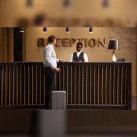 استخدام و آموزش پذیرش هتل مدیریت هتل زبان هتلداری