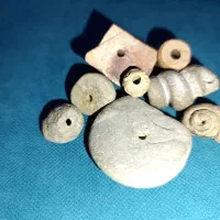 مهره قدیمی|کلکسیون اشیاء عتیقه|کوهدشت, |دیوار