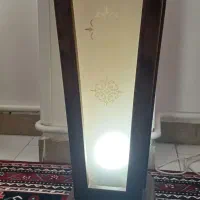 آباژور کنار پذیرایی کلاسیک چوبی