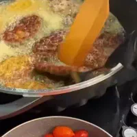 ساندویچ شامی یا کتلت و پیتزا