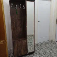 جاکفشی ایستاده اینه دار