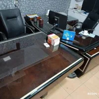 میز اداری به همراه کنفرانس وشیشه 8میل