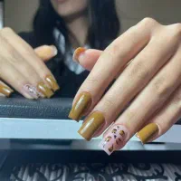 آموزش حرفه ای کاشت ناخن ظرفیت ۲ نفر