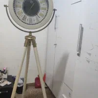 ساعت ایستاده سه پایه