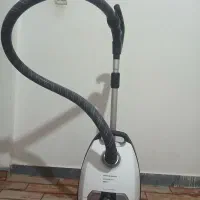 با سلام یک عدد جارو برقی ب فروش میرسد