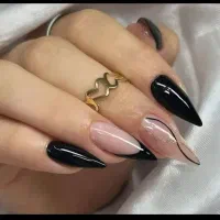 همکاری در لاین کاشت ناخن