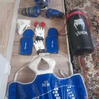 لباس مبارزه و کیسه بوکس
