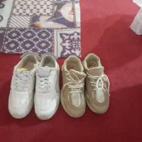 دو جفت کفش دست دوم فروشی