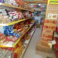 همکار درفروشگاه مواعدغذای