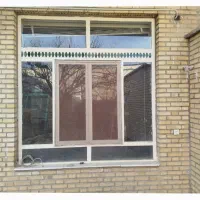 تعدادی درب و پنجره دست دوم با شیشه