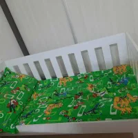 تخت کودک و کنار مادر