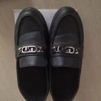 کفش|کیف، کفش، کمربند|برخوار, |دیوار