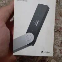 کیف پول فیزیکی ledger nano x در حد نو کاملا سالم