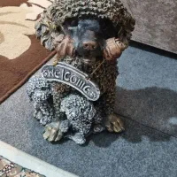 مجسمه ی   سگ به همراه بچه هایش