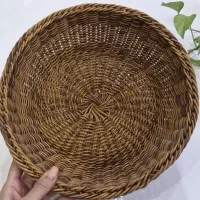سبد سبزی و نان و میوه