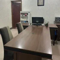 میز اداری و کنفرانس