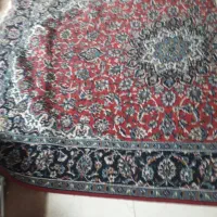 قالی موکت و میز تلویزیون