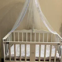 تخت کودک کنار مادر