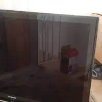 تلوزیون ال سی دی به همراه دوعدد میز