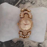 ساعت زنانه طلایی نگین دار برند گوچی نو نو