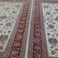 فروش فوری دو تخته فرش ۷۰۰ شانه ۹ متری