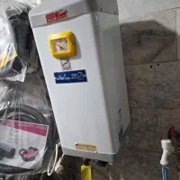 آبگرمکن برقی ۲۰ لیتری برند آزمایش در حد نو