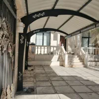 سایبان بدون پایه مزاحم