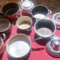 تعدادی ظرف اشپزخانه