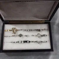 تعدادی انگشترباجعبه