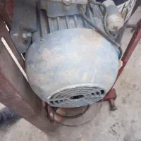 یک عدد بالابر تک فاز ویک عدد سه فاز