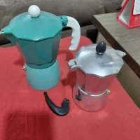 دو عددقهوه ساز دستی یکی دسته اش شکسته