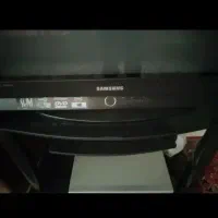 تلویزیون سامسونگ با گیرنده دیجیتال و میز تلویزیون