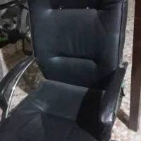 صندلی و میز وکشو