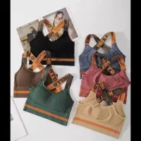 نیم تنه و سوتین