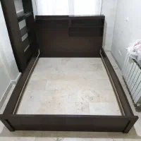 تخت دو نفره  MDF با بالاتختی قفسه‌دار