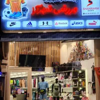 فروشنده فروشگاه ورزشی خانم