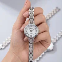 ساعت نگین دار