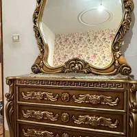 تخت خواب دو نفر سلطنتی در حد نو|تخت و سرویس خواب|صومعهسرا, |دیوار