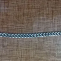 سلام دستبند رنگ نقره ای اصلا استفاده