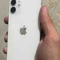 ایفون ۱۱ لاکاغذی بسیار تمیز